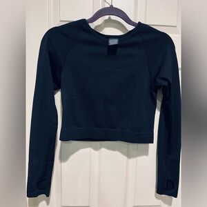 Cute pink active, long sleeve cropped top!